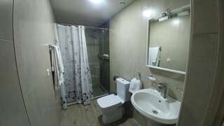 Апарт-отели Cross Apartments and Tours Ереван Семейный номер с балконом-9