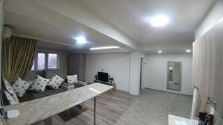 Апарт-отели Cross Apartments and Tours Ереван Семейный номер с балконом-3