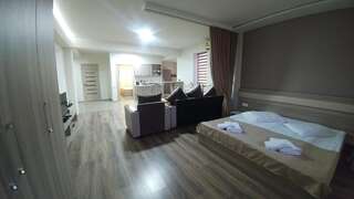 Апарт-отели Cross Apartments and Tours Ереван Семейный номер с балконом-4